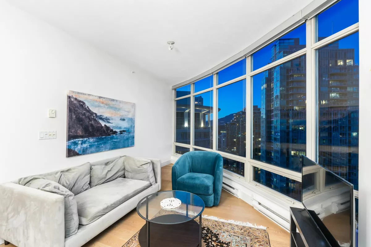 Dining Area Photo of 2303 1200 Alberni Street, Vancouver, BC