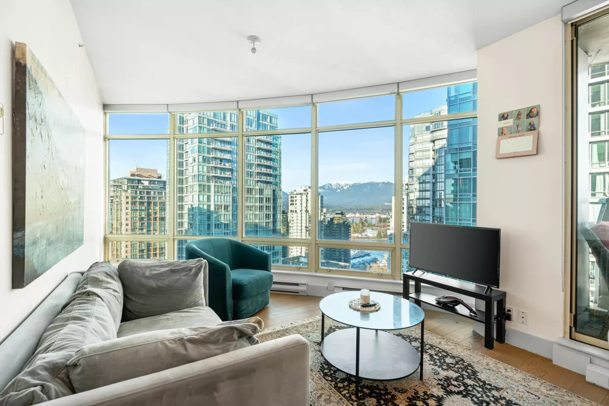 Walk-In Closet Photo of 2303 1200 Alberni Street, Vancouver, BC