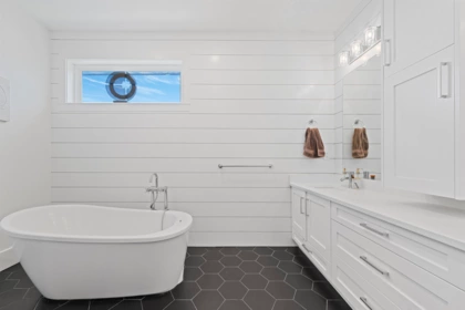 Basement Recreation Room Photo of 16466 103 Avenue, Surrey, BC