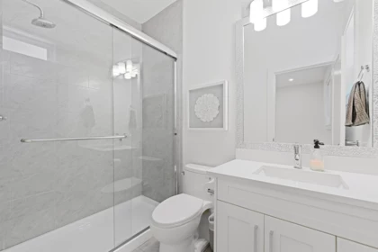 Entry Foyer Photo of 16466 103 Avenue, Surrey, BC