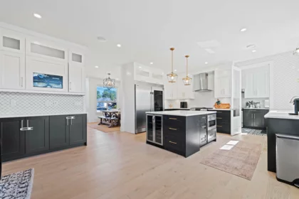 Kitchen Island Photo of 16466 103 Avenue, Surrey, BC