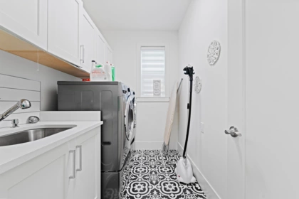 Mudroom Photo of 16466 103 Avenue, Surrey, BC