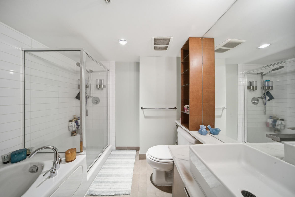 Entry Foyer Photo of 1106 980 Cooperage Way, Vancouver, BC