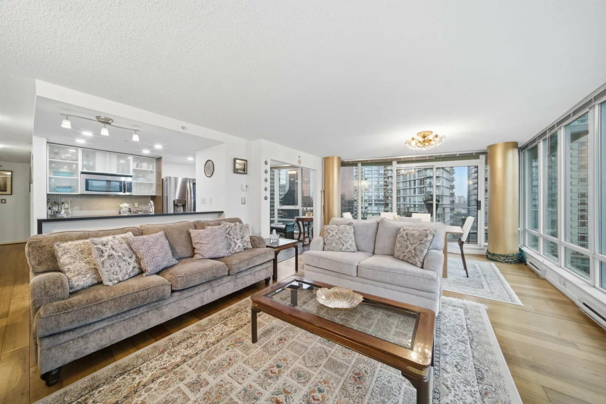 Kitchen Island Photo of 1106 980 Cooperage Way, Vancouver, BC