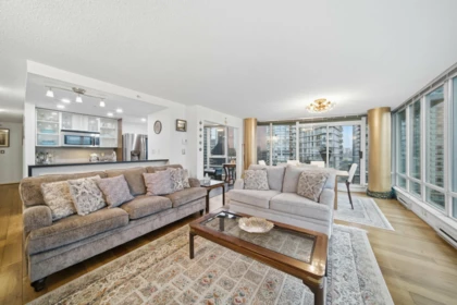 Kitchen Island Photo of 1106 980 Cooperage Way, Vancouver, BC