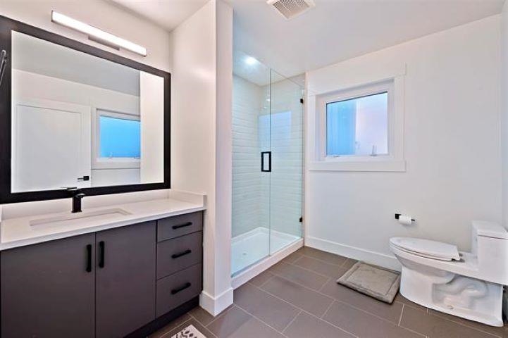 Primary Bathroom Photo of 6 22334 48 Avenue, Langley, BC