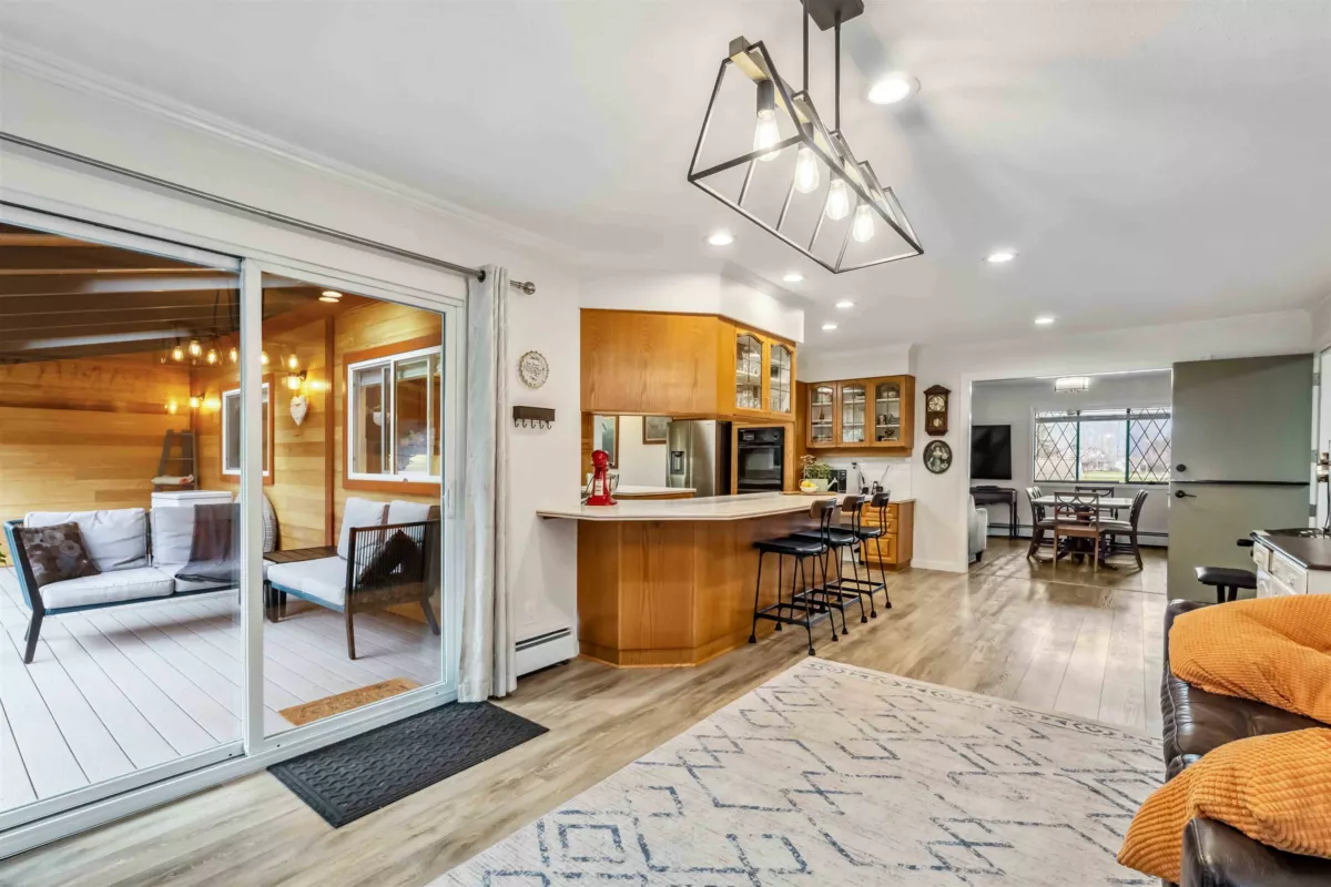 Kitchen Island Photo of 19782 150 Avenue, Pitt Meadows, BC