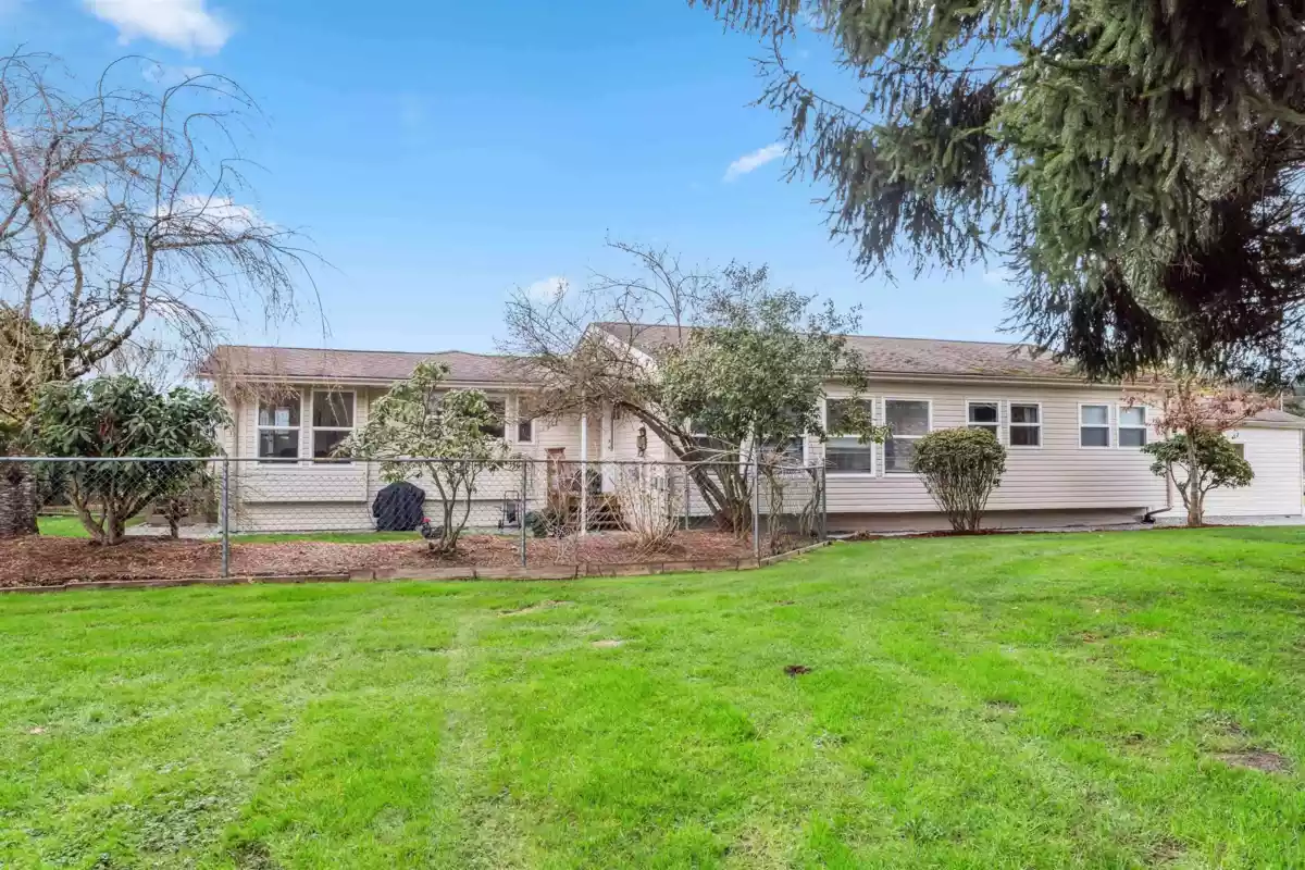 Laundry Room Photo of 19782 150 Avenue, Pitt Meadows, BC