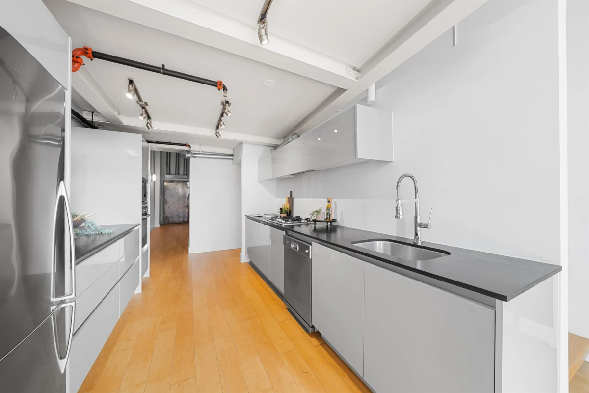 Primary Bathroom Photo of 413 1529 W 6th Avenue, Vancouver, BC