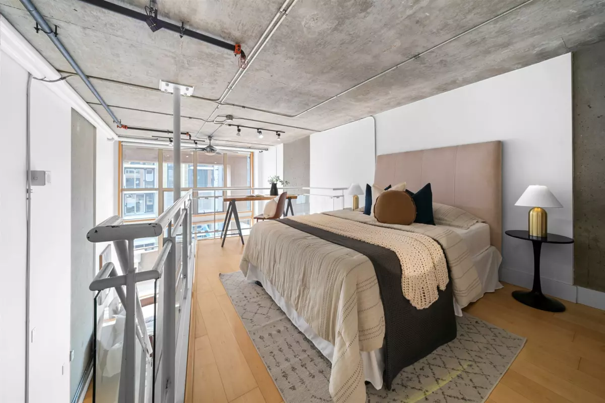 Walk-In Closet Photo of 413 1529 W 6th Avenue, Vancouver, BC