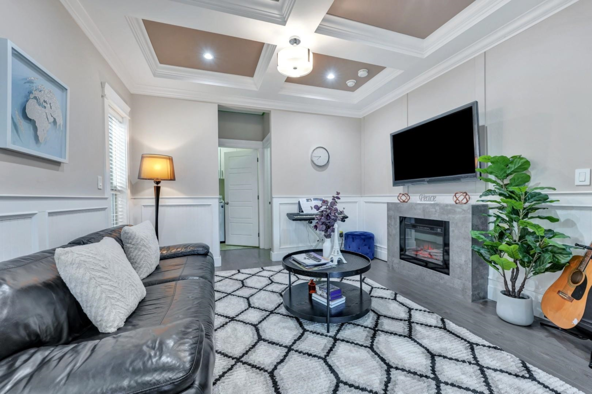 Dining Area Photo of 221 Campbell Street, New Westminster, BC