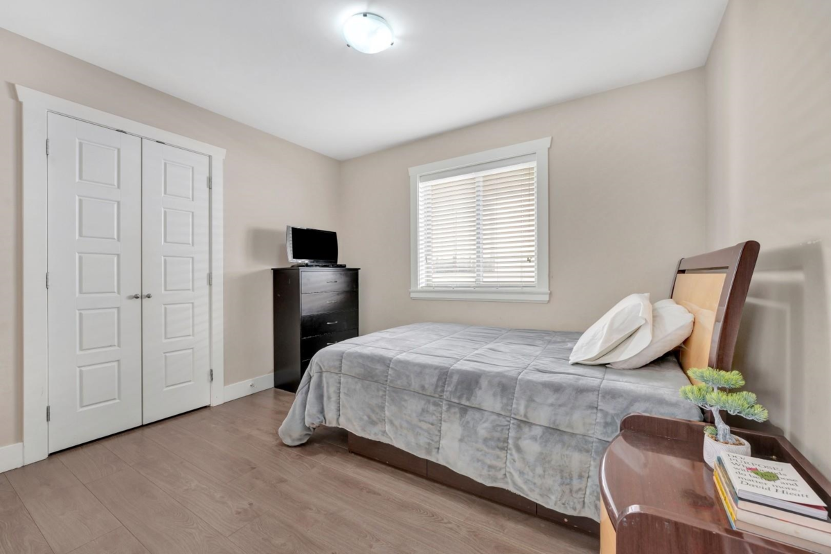 Entry Foyer Photo of 221 Campbell Street, New Westminster, BC