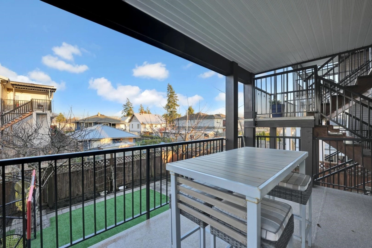 Garden / Landscaping Photo of 221 Campbell Street, New Westminster, BC