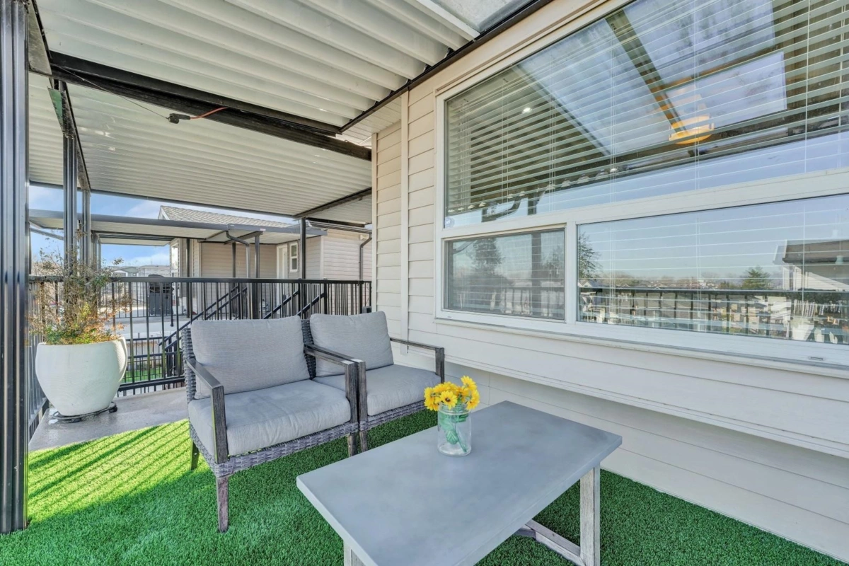 Hot Tub / Spa Photo of 221 Campbell Street, New Westminster, BC