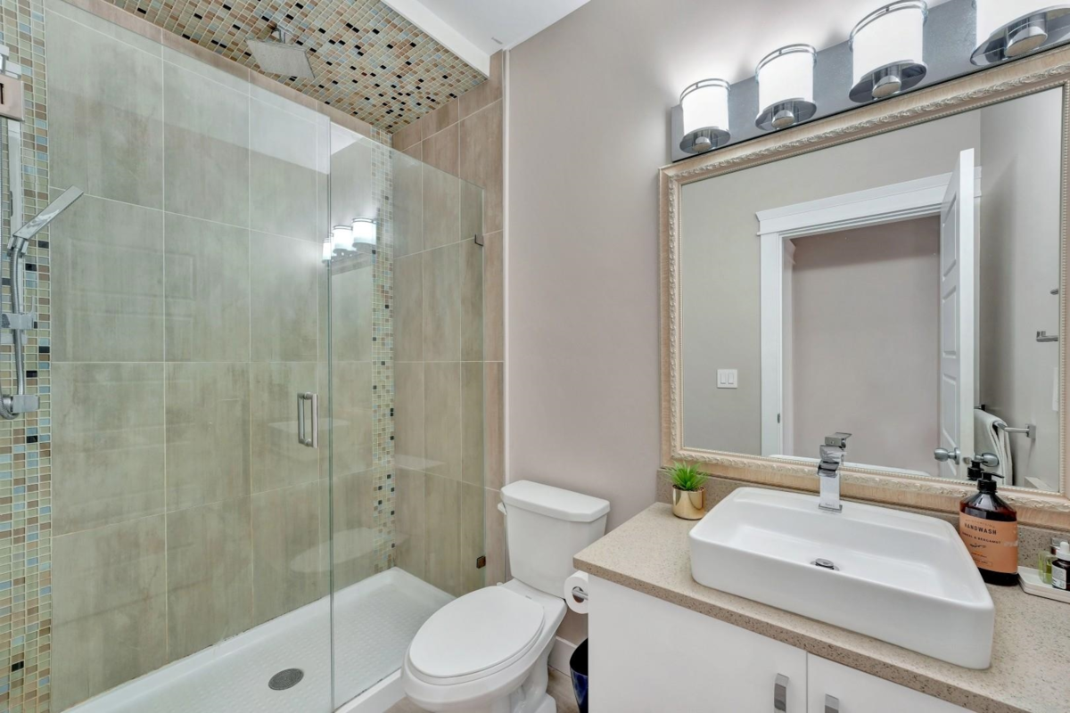 Kitchen Island Photo of 221 Campbell Street, New Westminster, BC