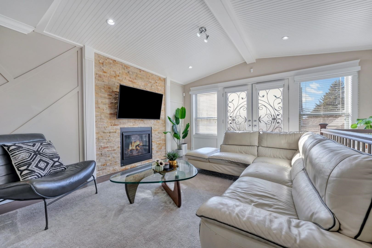 Primary Bathroom Photo of 221 Campbell Street, New Westminster, BC