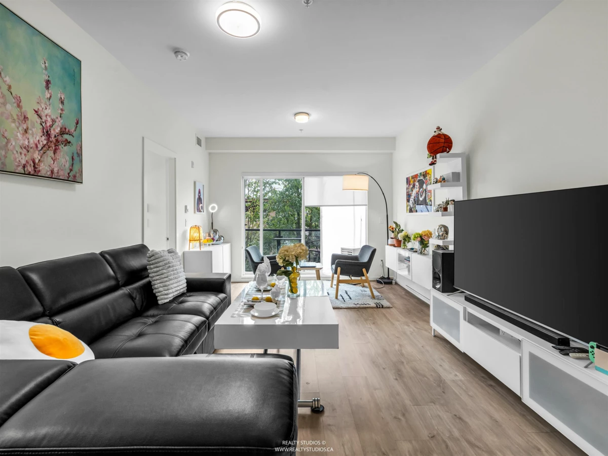 Living Room Photo of 226 6283 Kingsway Avenue, Burnaby, BC