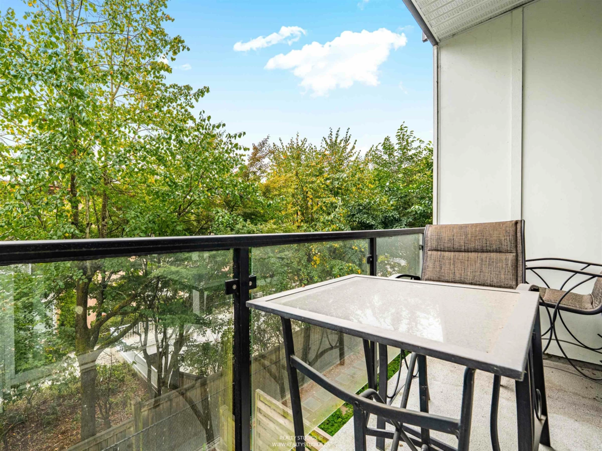 Staircase Photo of 226 6283 Kingsway Avenue, Burnaby, BC