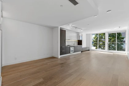 206 1477 W Pender Street, Vancouver, BC
