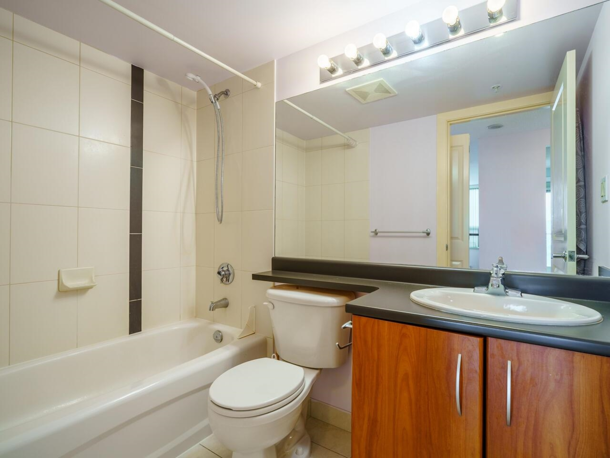 Breakfast Nook Photo of 2409 3663 Crowley Drive, Vancouver, BC