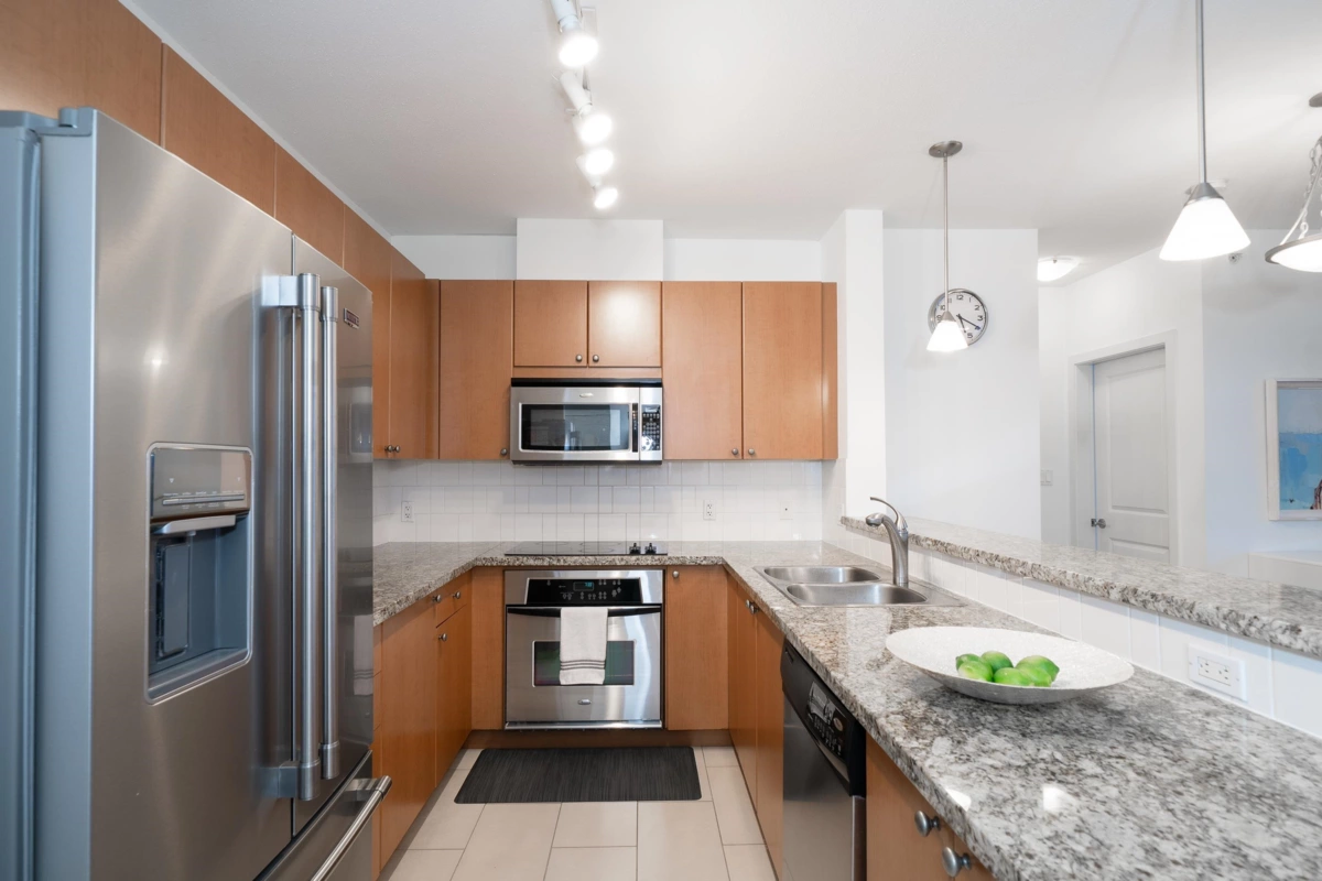 Kitchen Island Photo of 804 15 E Royal Avenue, New Westminster, BC