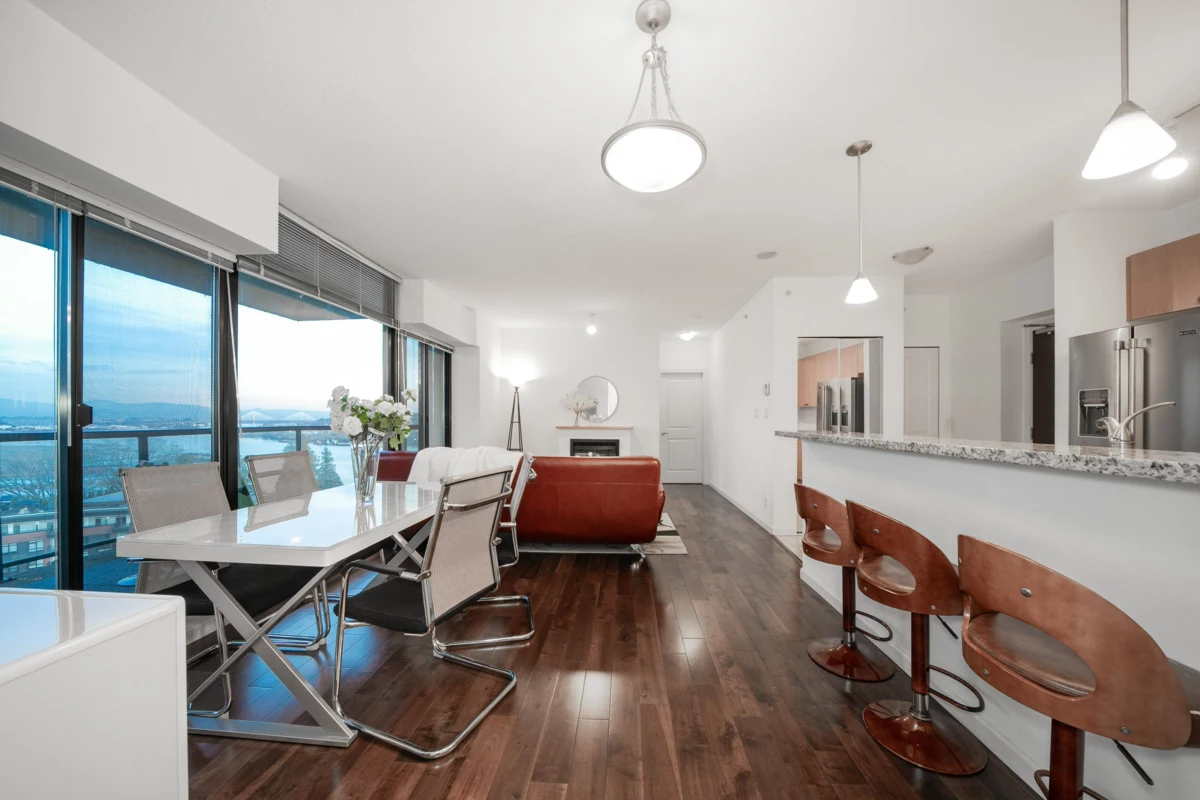 Kitchen Photo of 804 15 E Royal Avenue, New Westminster, BC