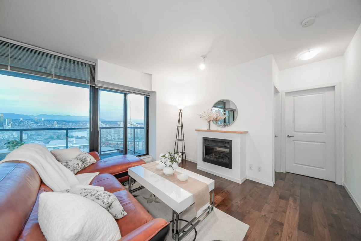 Living Room Photo of 804 15 E Royal Avenue, New Westminster, BC