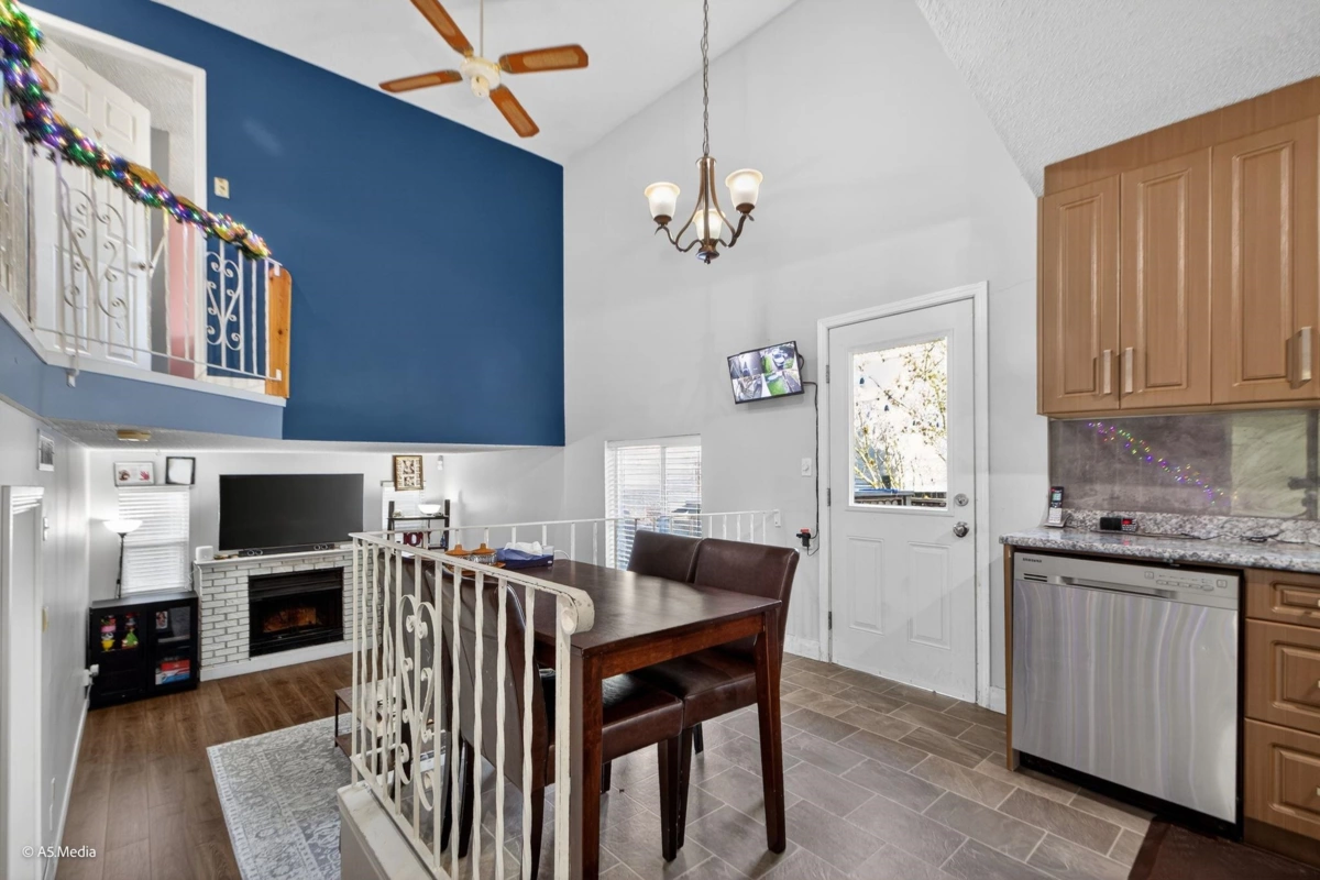 Breakfast Nook Photo of 12235 80a Avenue, Surrey, BC