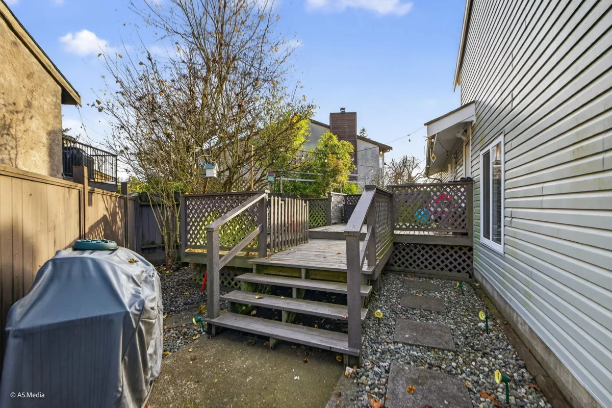 Entry Foyer Photo of 12235 80a Avenue, Surrey, BC