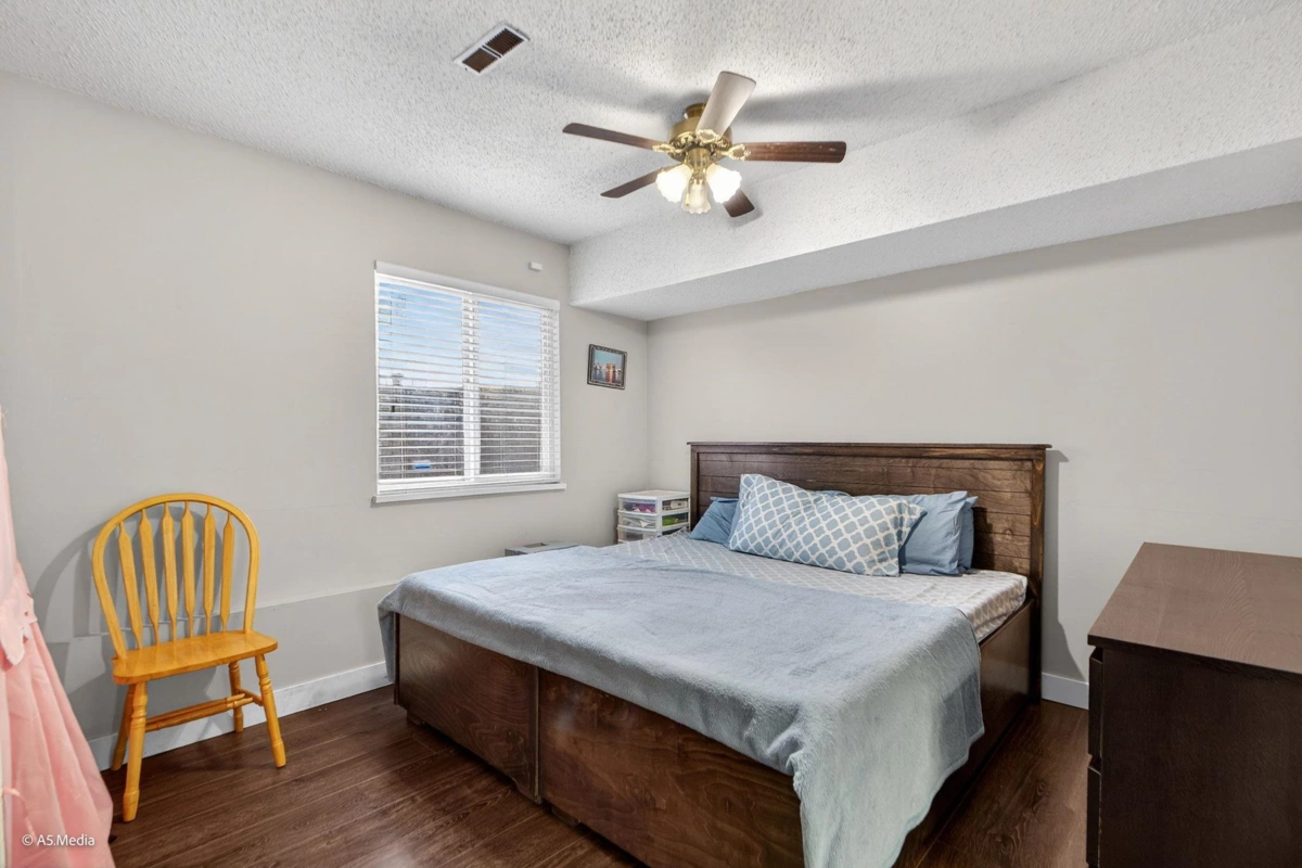 Guest Bathroom Photo of 12235 80a Avenue, Surrey, BC
