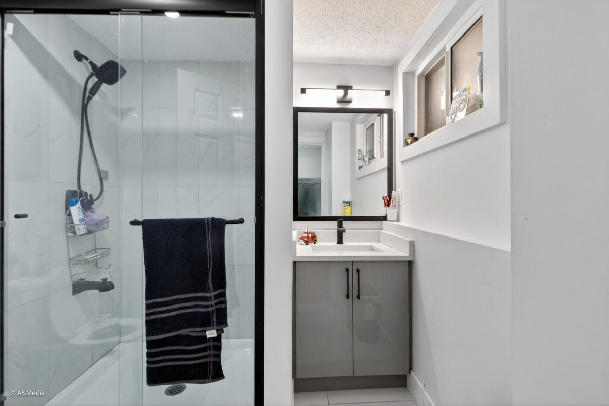 Powder Room Photo of 12235 80a Avenue, Surrey, BC