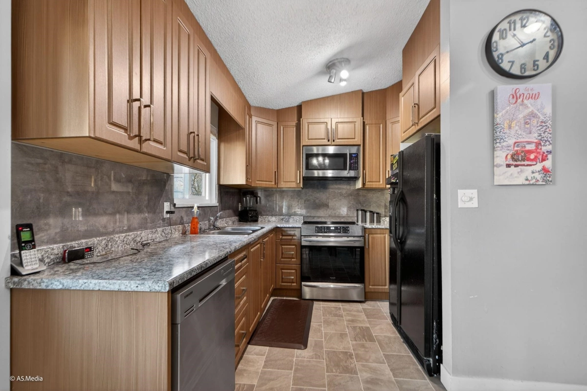 Primary Bathroom Photo of 12235 80a Avenue, Surrey, BC