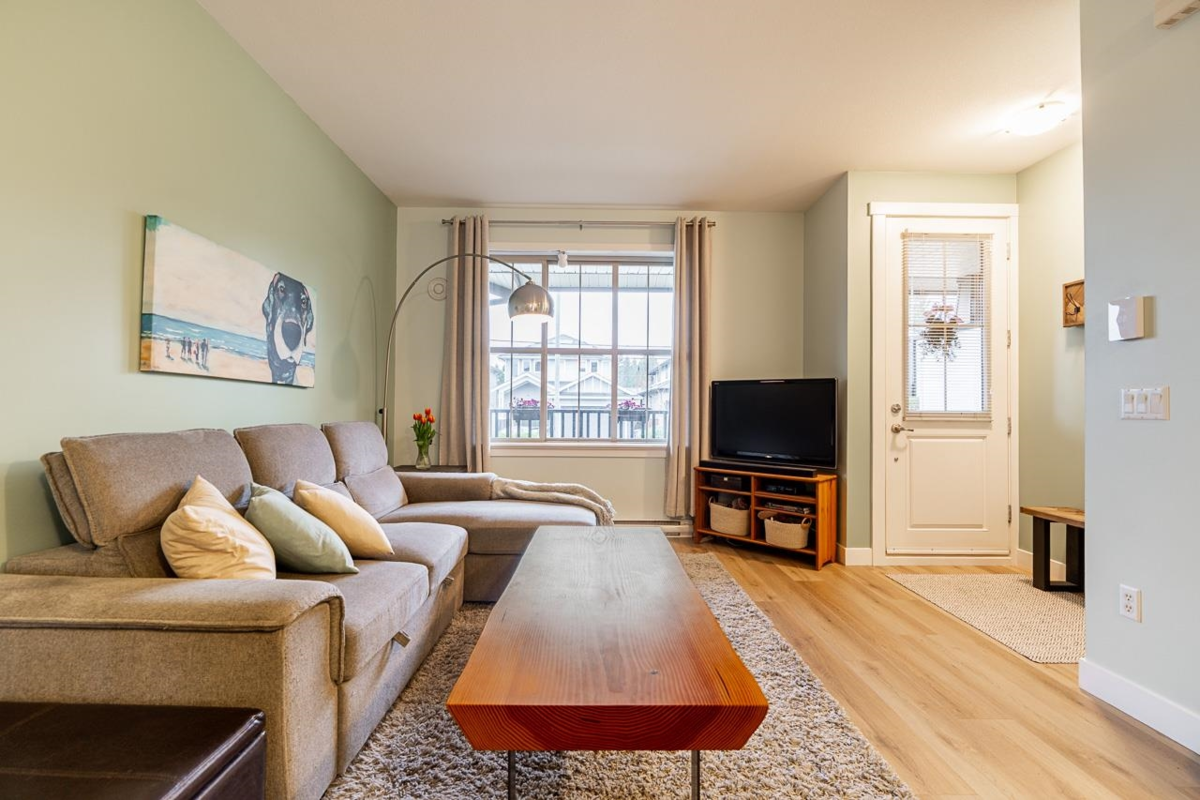 Breakfast Nook Photo of 8 9525 204 Street, Langley, BC