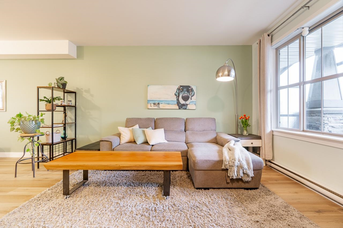 Kitchen Island Photo of 8 9525 204 Street, Langley, BC