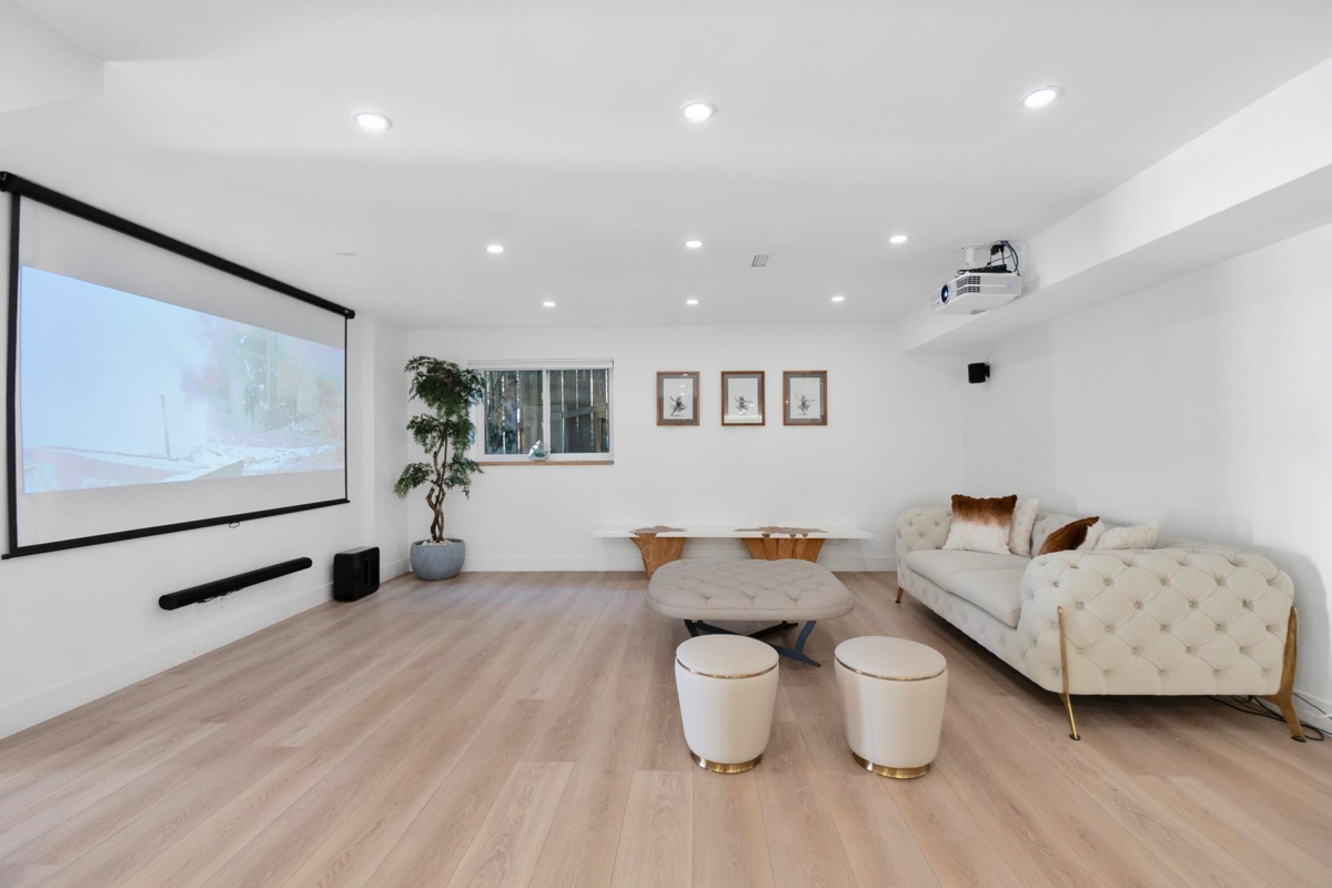 Basement Recreation Room Photo of 284 Montroyal Boulevard, North Vancouver, BC