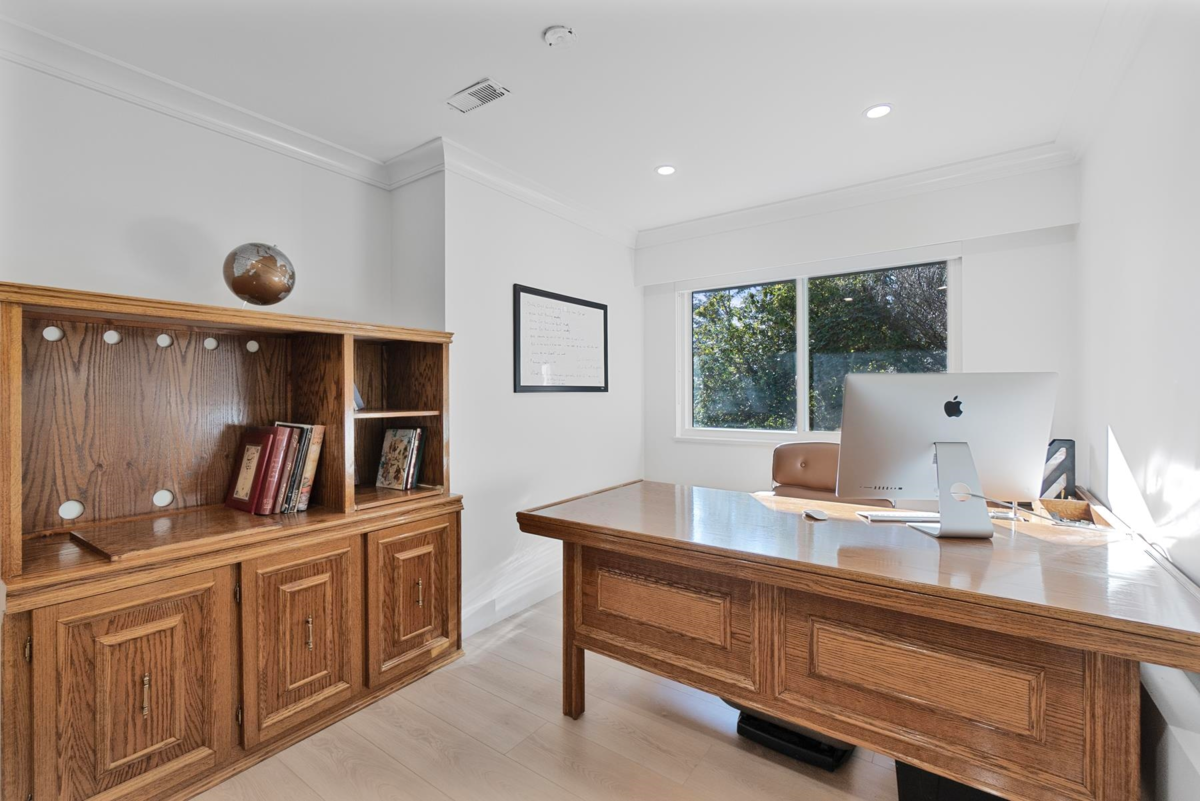 Entry Foyer Photo of 284 Montroyal Boulevard, North Vancouver, BC