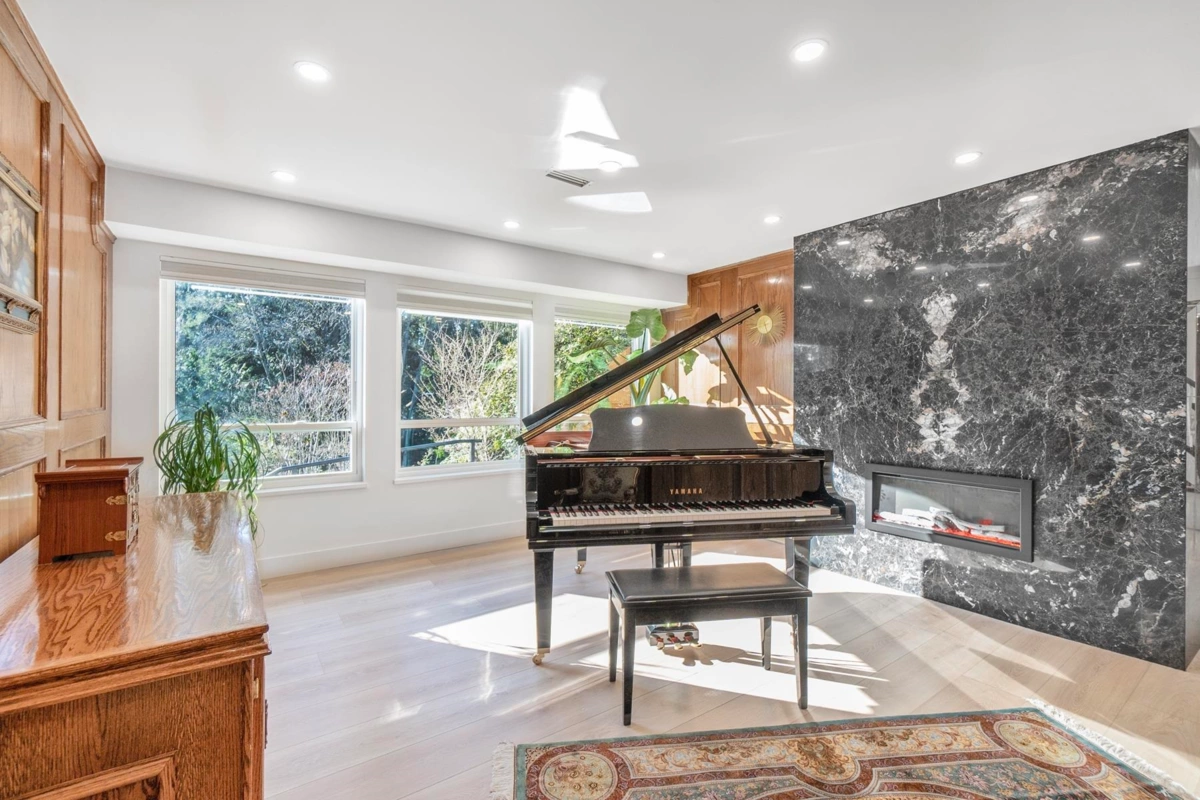 Family Room Photo of 284 Montroyal Boulevard, North Vancouver, BC