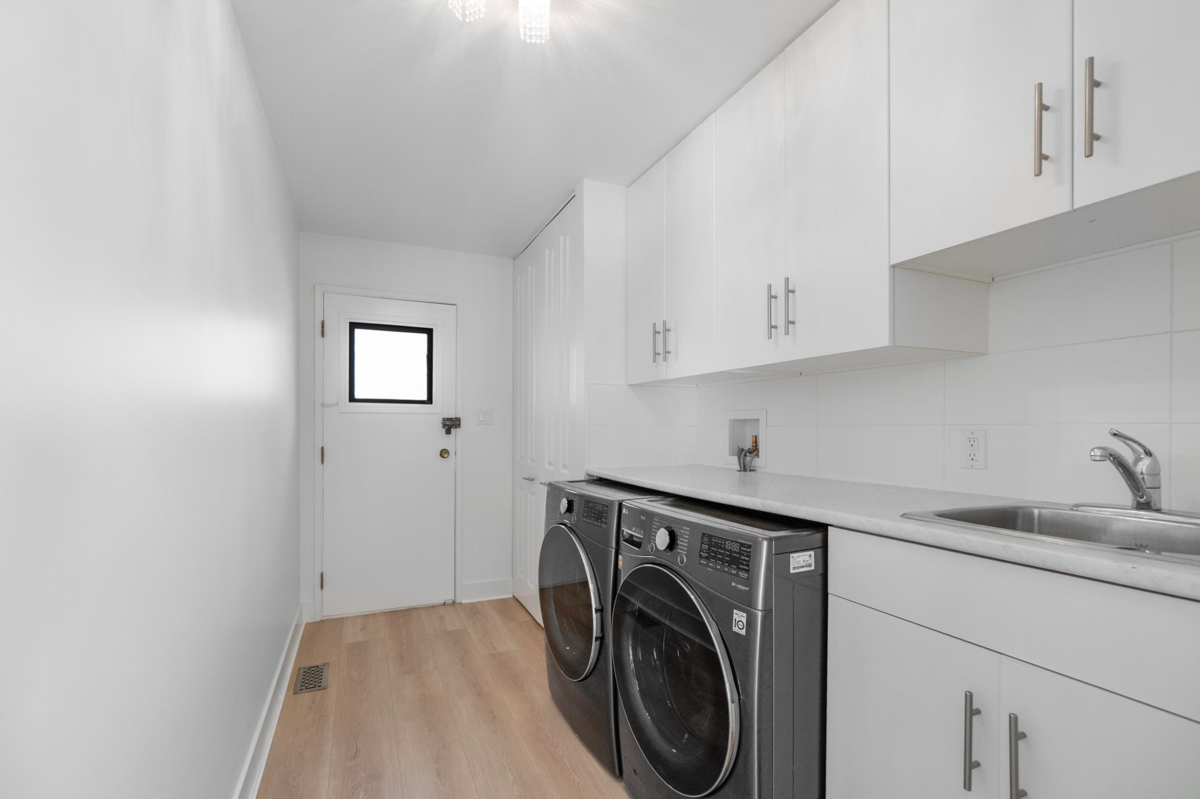 Front Yard Photo of 284 Montroyal Boulevard, North Vancouver, BC