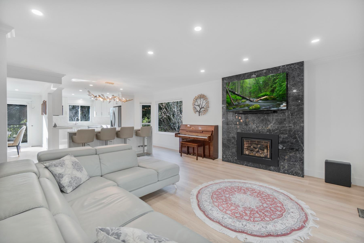 Guest Bathroom Photo of 284 Montroyal Boulevard, North Vancouver, BC