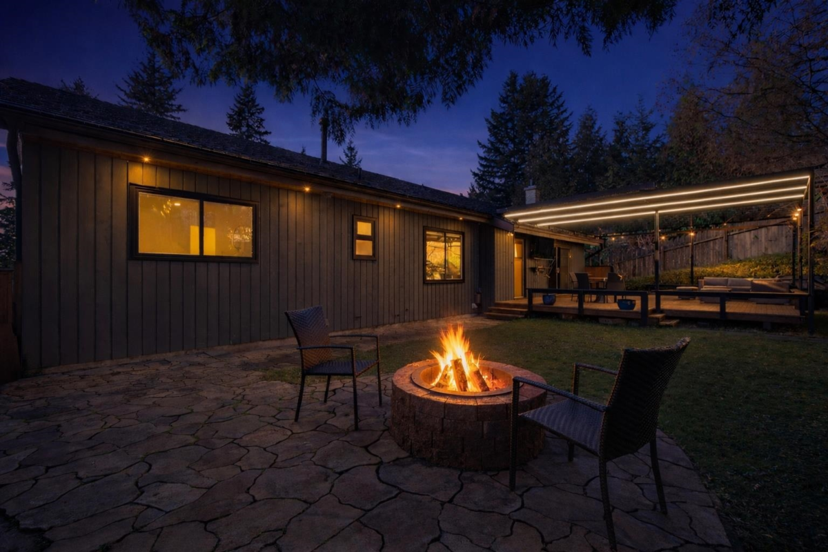 Hot Tub / Spa Photo of 284 Montroyal Boulevard, North Vancouver, BC