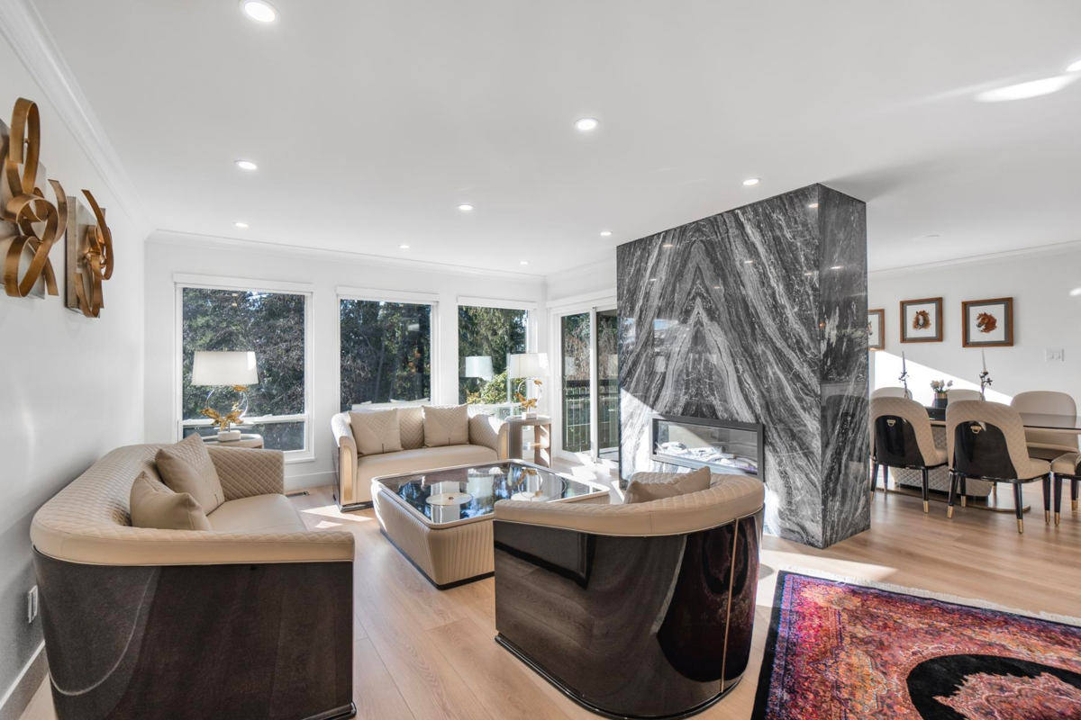 Kitchen Photo of 284 Montroyal Boulevard, North Vancouver, BC