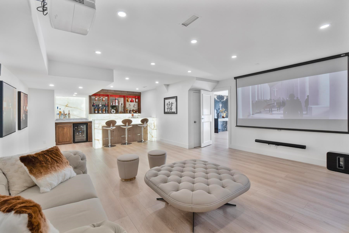 Loft / Bonus Room Photo of 284 Montroyal Boulevard, North Vancouver, BC