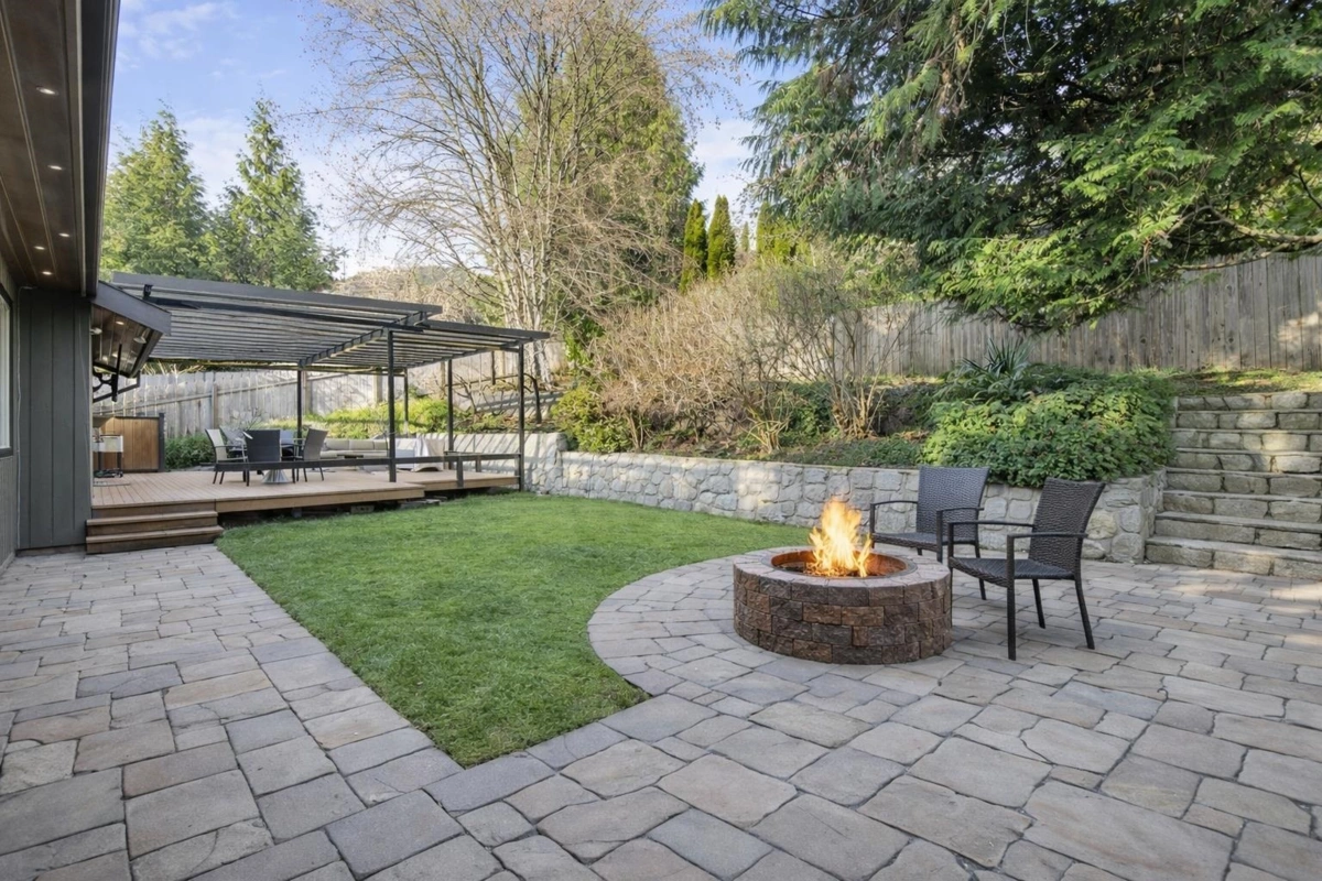 Outdoor Kitchen Photo of 284 Montroyal Boulevard, North Vancouver, BC