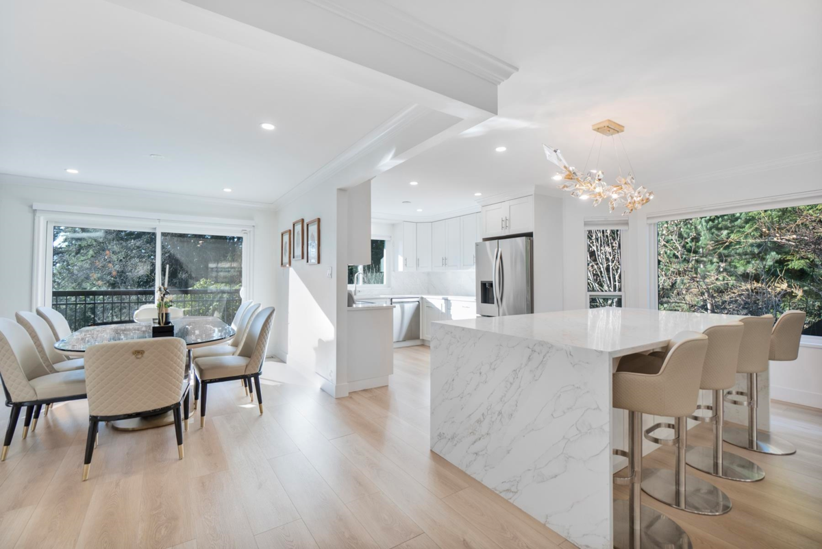 Primary Bathroom Photo of 284 Montroyal Boulevard, North Vancouver, BC