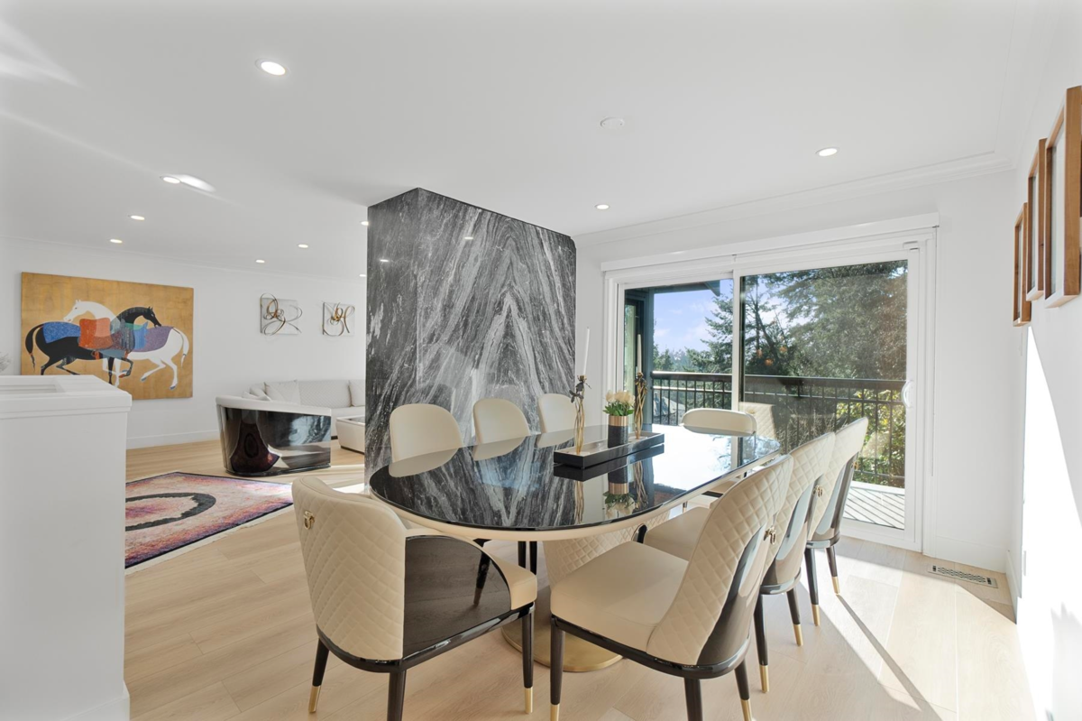 Primary Bedroom Photo of 284 Montroyal Boulevard, North Vancouver, BC