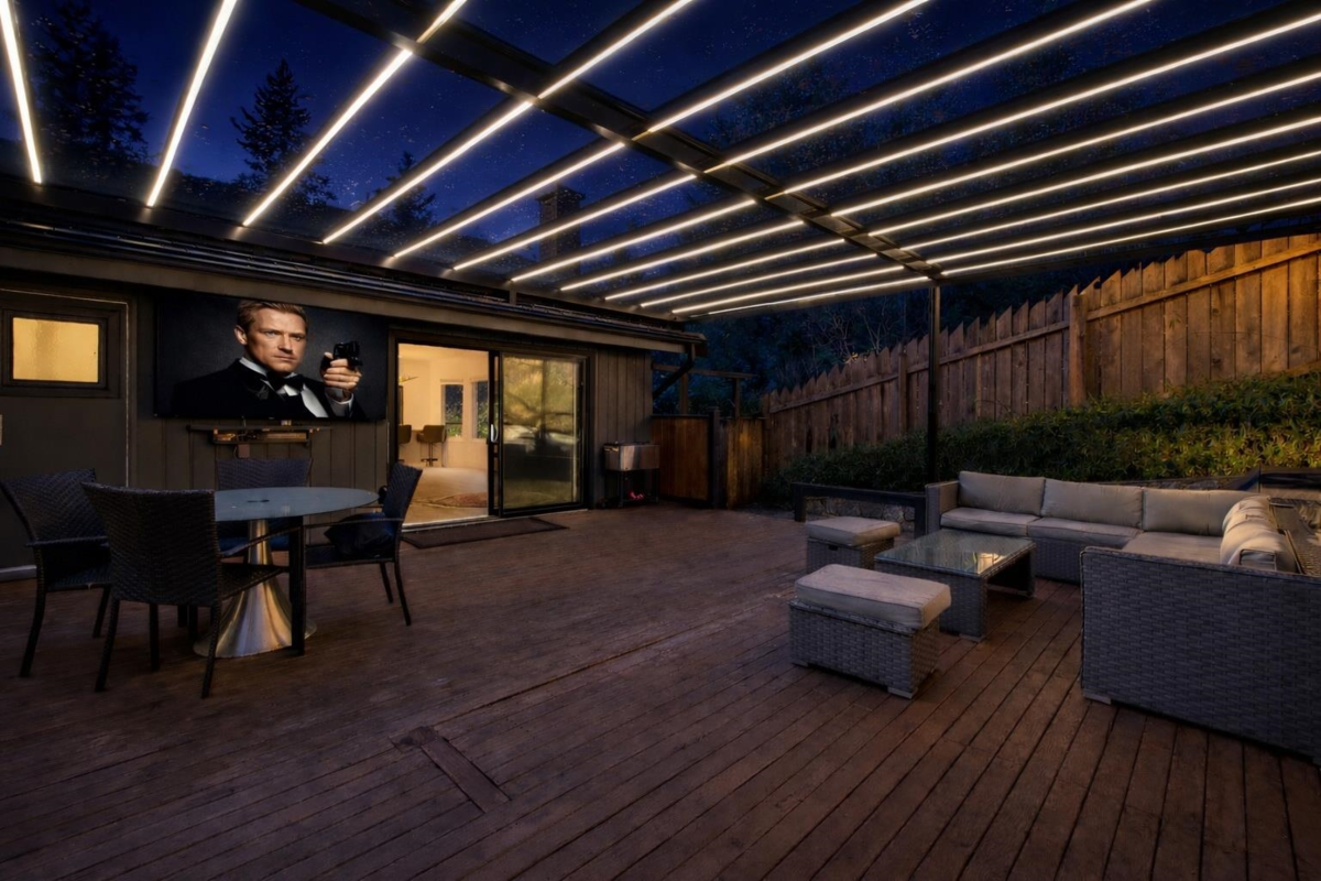 Swimming Pool Photo of 284 Montroyal Boulevard, North Vancouver, BC