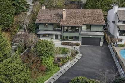 284 Montroyal Boulevard, North Vancouver, BC, Upper Delbrook — 4 bed single family residence for sale