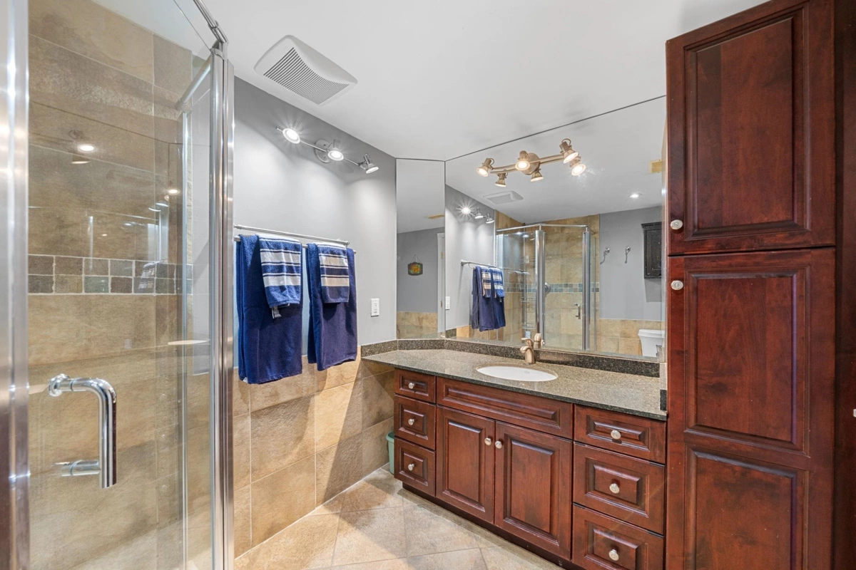 Backyard Photo of 479 E 29th Street, North Vancouver, BC