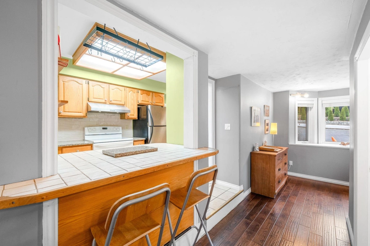 Breakfast Nook Photo of 479 E 29th Street, North Vancouver, BC