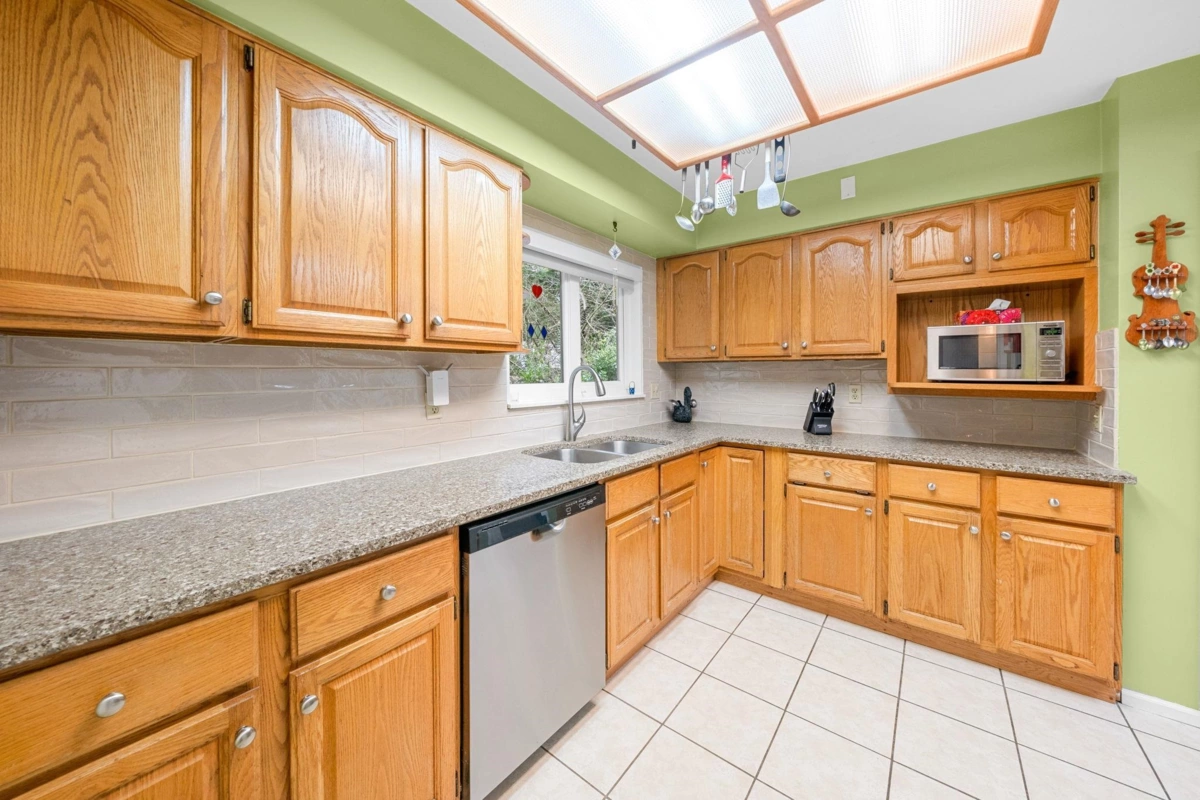Dining Area Photo of 479 E 29th Street, North Vancouver, BC
